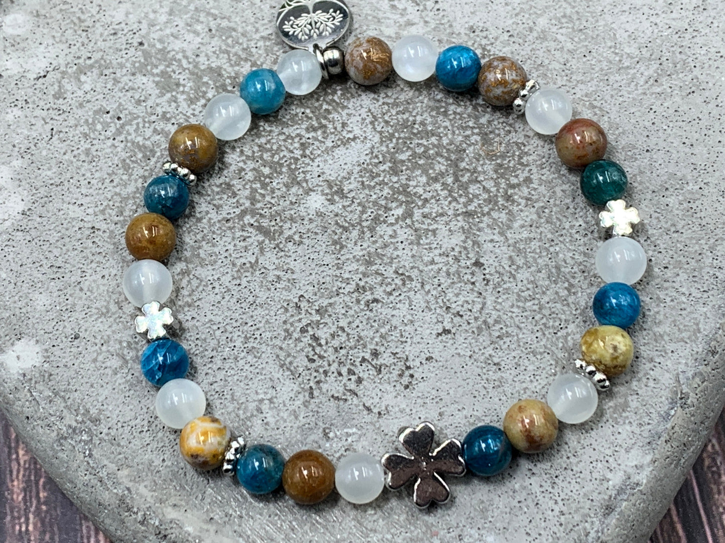 Armband Apatit Versteinertes Holz Mondstein Kleeperlen & Daisyperlen echt Platiniert - Glücksarmband Klarheit Selbstvertrauen Kommunikation