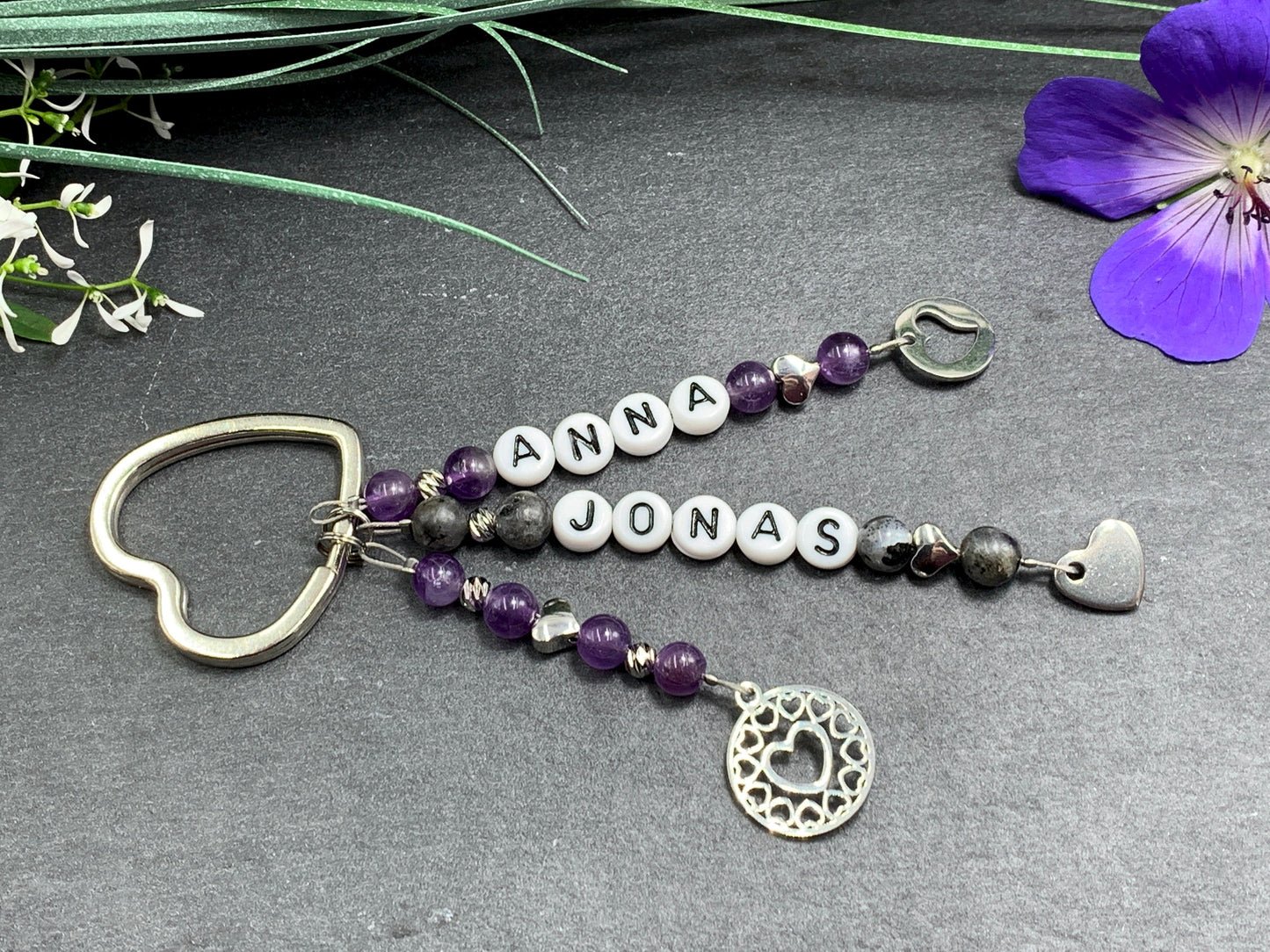 Schlüsselanhänger Perlen mit Namen Amethyst und Labradorit echte Natursteine - Geschenk Mama Geburt Familie Liebe - personalisierbar
