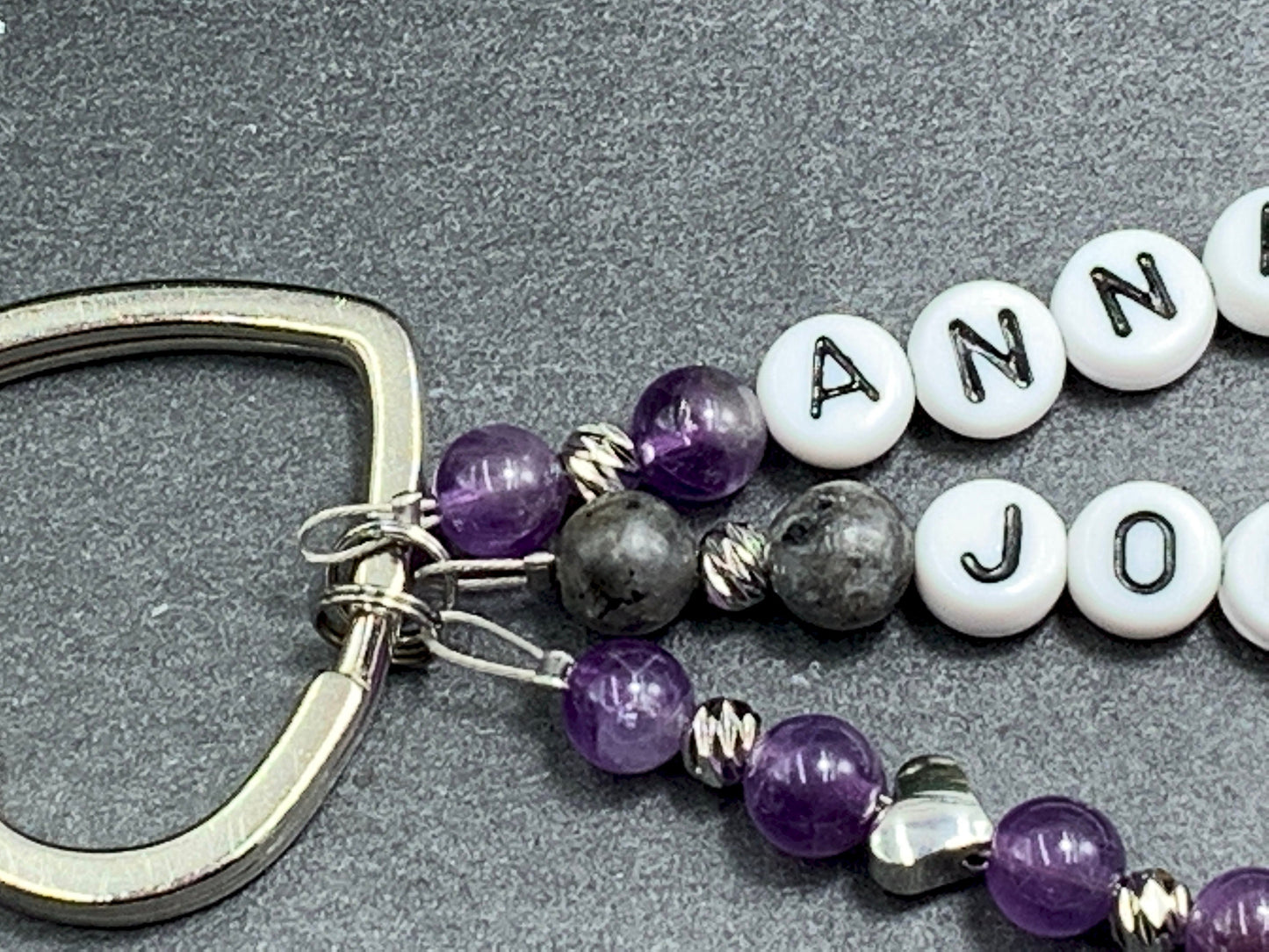 Schlüsselanhänger Perlen mit Namen Amethyst und Labradorit echte Natursteine - Geschenk Mama Geburt Familie Liebe - personalisierbar