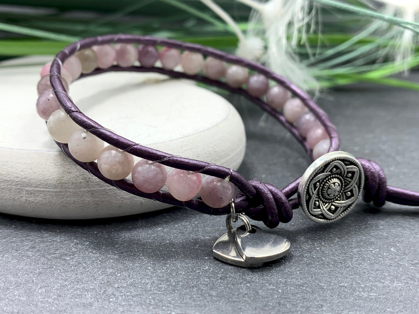 Wickelarmband Lepidolith echter Naturstein und Leder - gewickeltes Bohoarmband -  Geschenk beste Freundin - Wunschedelstein