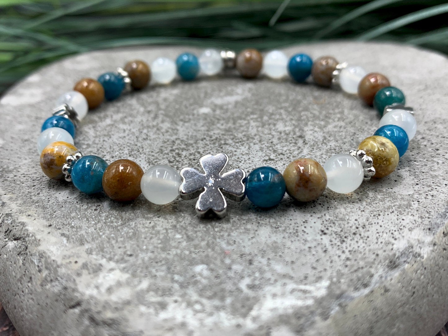 Armband Apatit Versteinertes Holz Mondstein Kleeperlen & Daisyperlen echt Platiniert - Glücksarmband Klarheit Selbstvertrauen Kommunikation