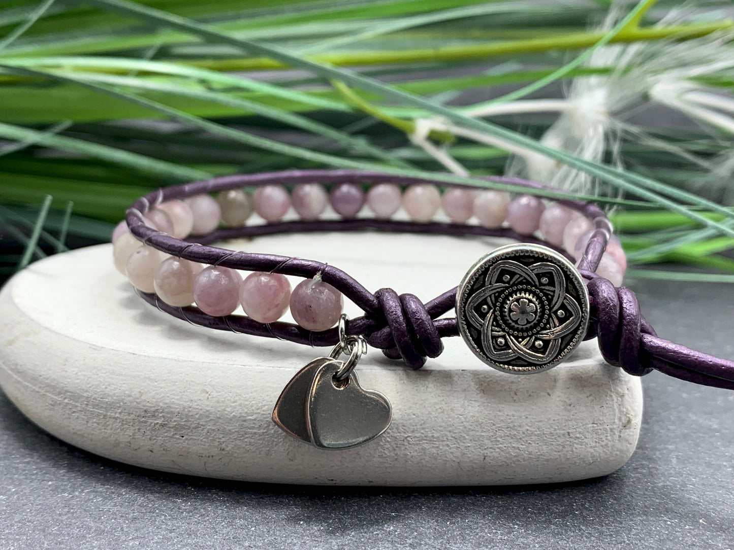 Wickelarmband Lepidolith echter Naturstein und Leder - gewickeltes Bohoarmband -  Geschenk beste Freundin - Wunschedelstein