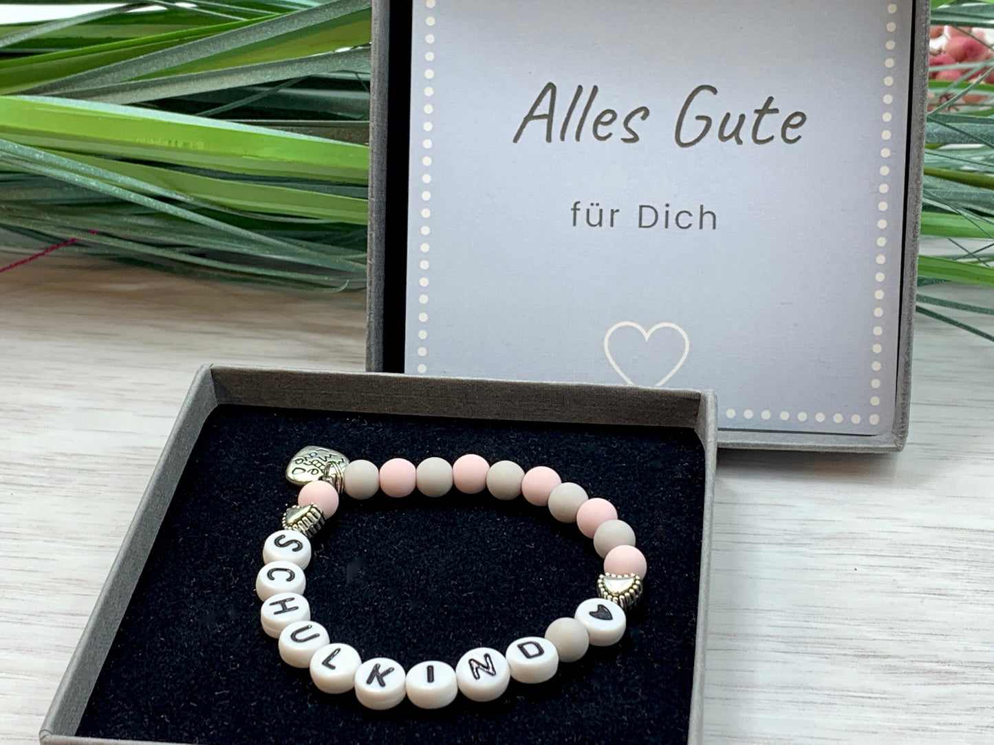 Armband Schulkind Mädchen Hellgrau Rosa Acryl - Geschenk Einschulung erster Schultag Glücksbringer Perlenarmband Mädchen - Wunschfarben