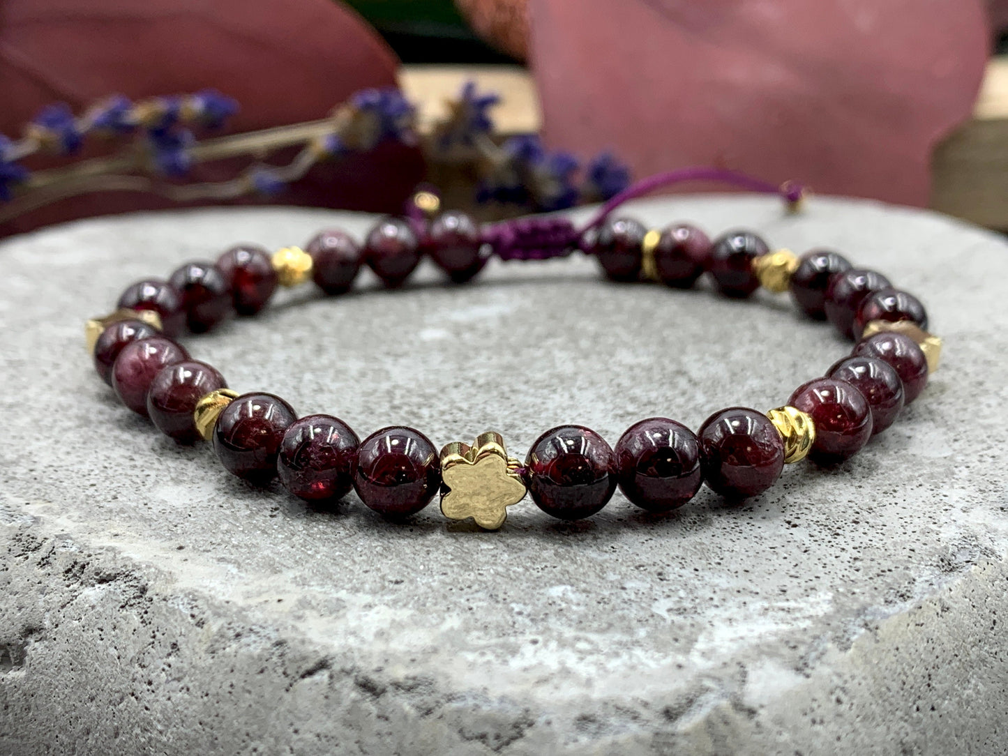Perlenarmband Granat vergoldet - Makramee Größe einstellbar - diverse Edelsteine - Geschenk Lieblingsmensch Glück Mama Mut Kraft