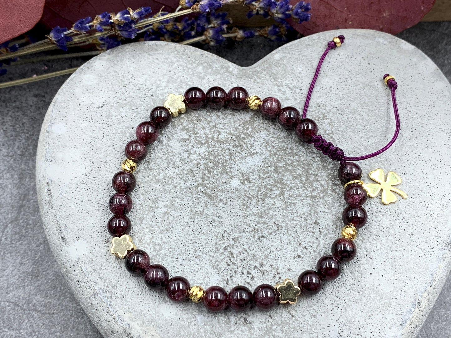 Perlenarmband Granat vergoldet - Makramee Größe einstellbar - diverse Edelsteine - Geschenk Lieblingsmensch Glück Mama Mut Kraft