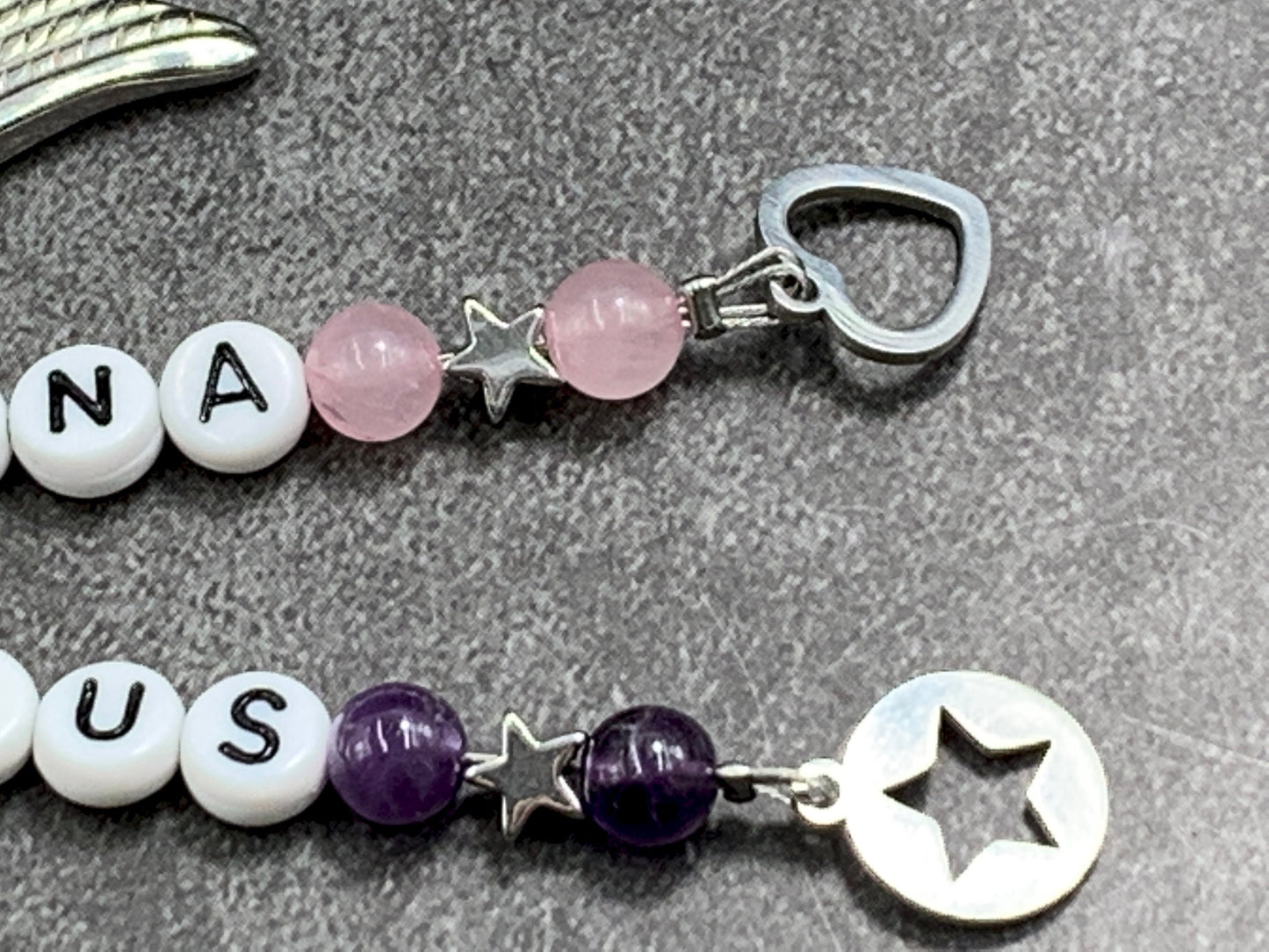 Schlüsselanhänger Name Kinder Amethyst und Rosenquarz bis 5 Namen - Geschenk Mama Liebe Lieblingsmensch Geburtstag - Edelsteine wählbar