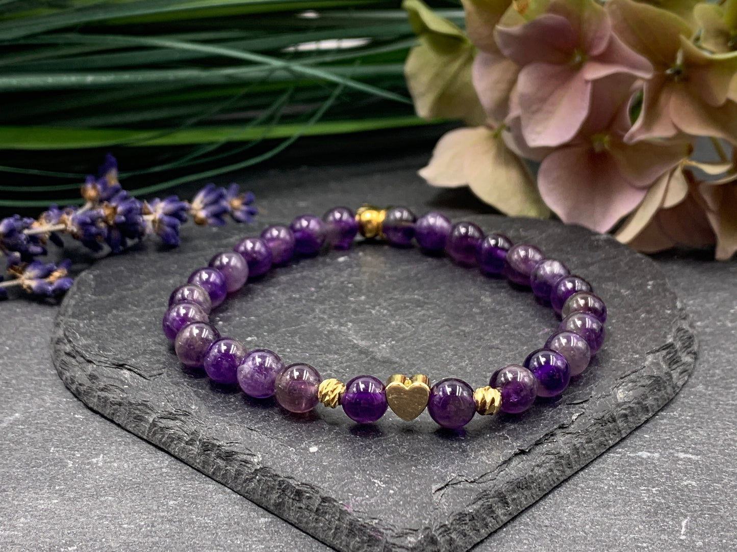 Perlenarmband Amethyst echt 6mm - Herz Vergoldet - spirituelles Armband Schutz Klarheit Konzentration - Geschenk Mama Lieblingsmensch Liebe