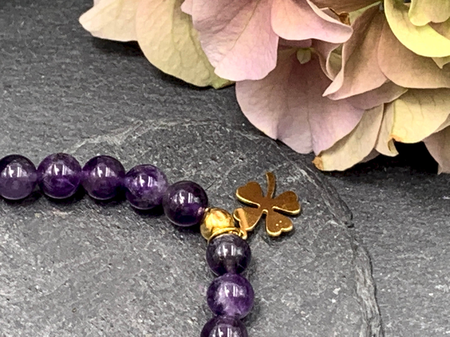 Perlenarmband Amethyst echt 6mm - Herz Vergoldet - spirituelles Armband Schutz Klarheit Konzentration - Geschenk Mama Lieblingsmensch Liebe