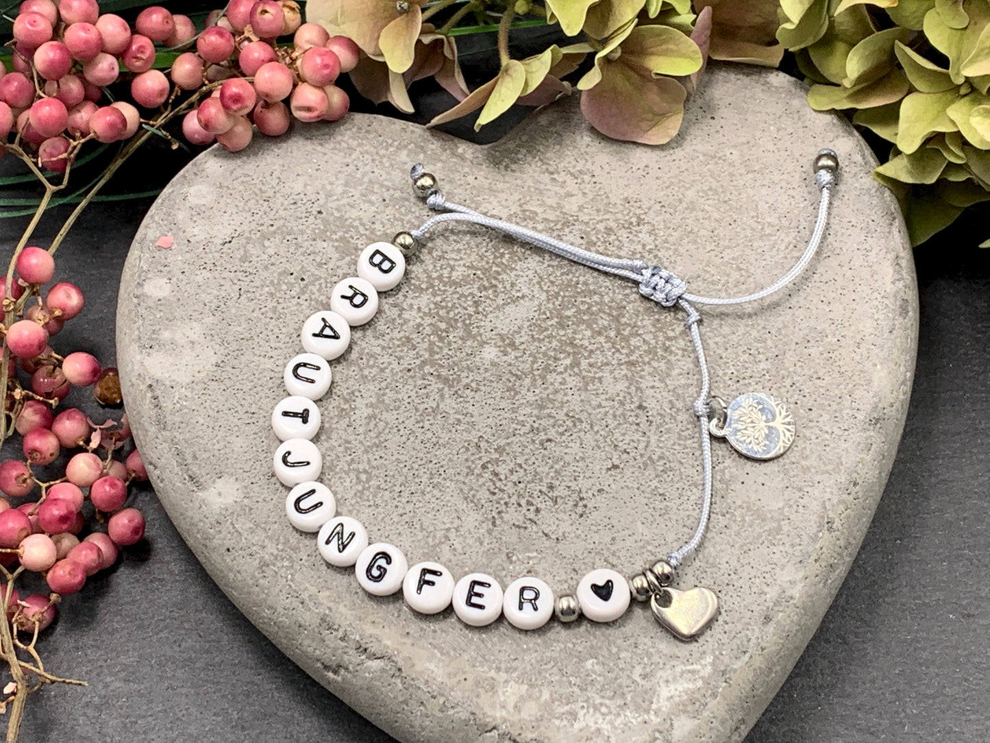 Armband Makramee Brautjungfer Silbergrau Perlen Edelstahl - Größe einstellbar - Geschenk JGA Braut Andenken Hochzeit Trauzeugin viele Farben