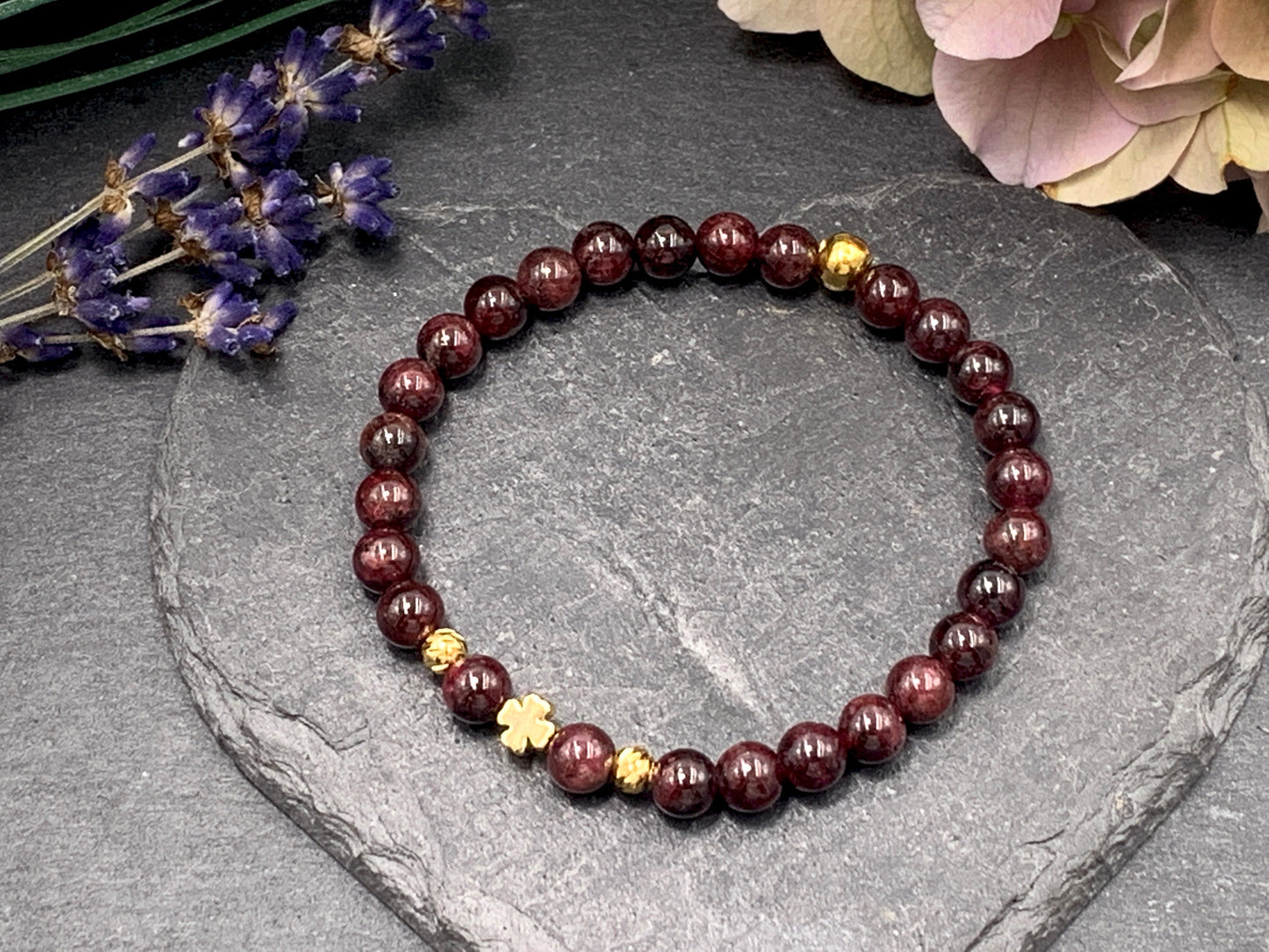 Perlenarmband Granat Herz Vergoldet - Armband Naturstein echt - Geschenk Lieblingsmensch Freundin - diverse Edelsteine - personalisierbar