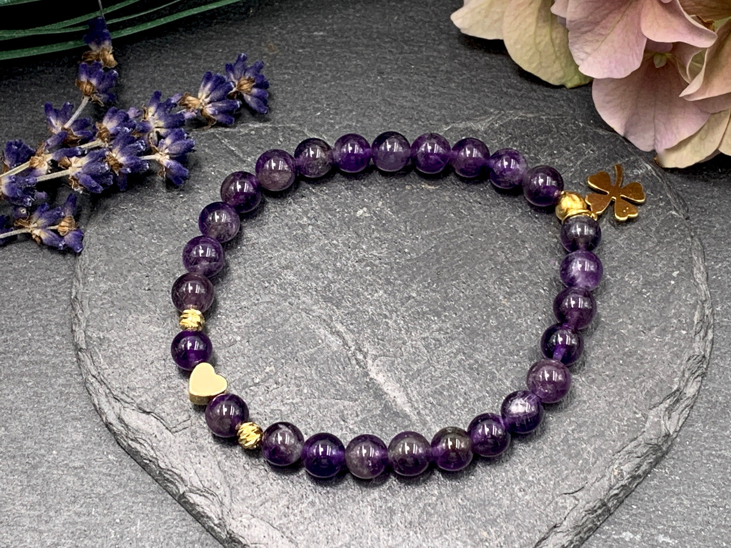 Perlenarmband Amethyst echt 6mm - Herz Vergoldet - spirituelles Armband Schutz Klarheit Konzentration - Geschenk Mama Lieblingsmensch Liebe