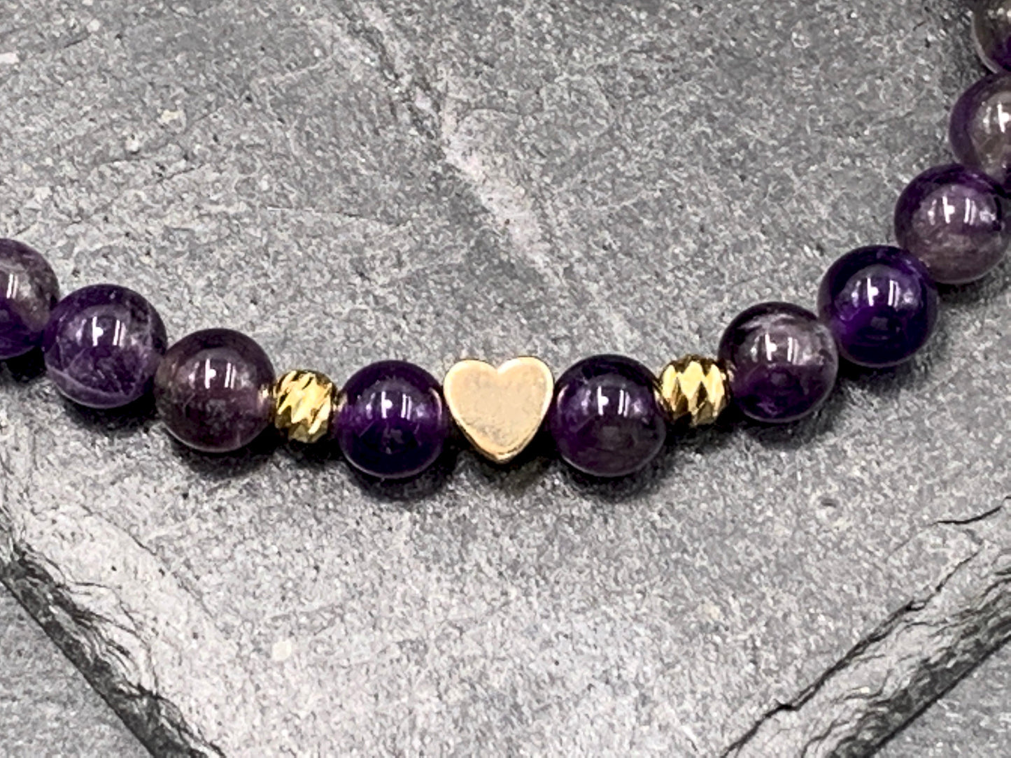 Perlenarmband Amethyst echt 6mm - Herz Vergoldet - spirituelles Armband Schutz Klarheit Konzentration - Geschenk Mama Lieblingsmensch Liebe