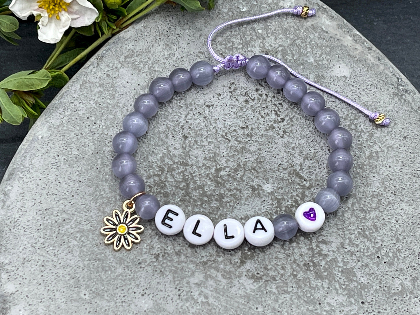 Armband mit Namen Ella Cateyeperlen Flieder Makramee - Geschenk Mädchen - Namensarmband viele Farben personalisierbar KInderarmband Baby