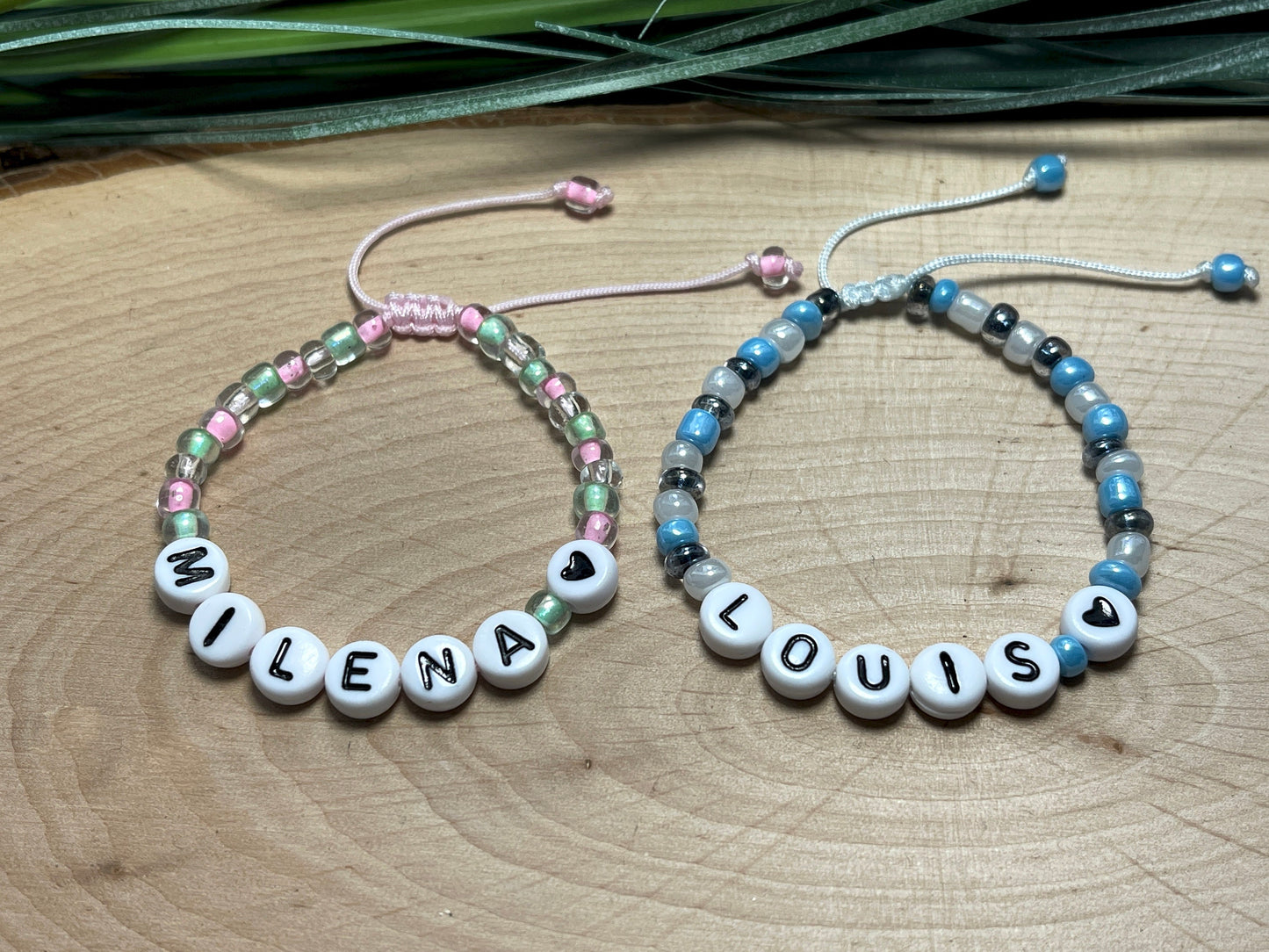 Perlenarmband mit Name Rosa Grün Weiß - Makramee einstellbar - Geschenk Mädchen Geburtstag Namensarmband Kinderarmband - Farbe nach Wunsch