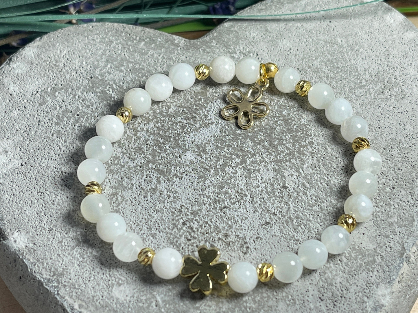Perlenarmband Mondstein echt Kleeperle Vergoldet - Glücksarmband aus Natursteinen - Geschenk für Mama Liebe Glück - personalisierbar