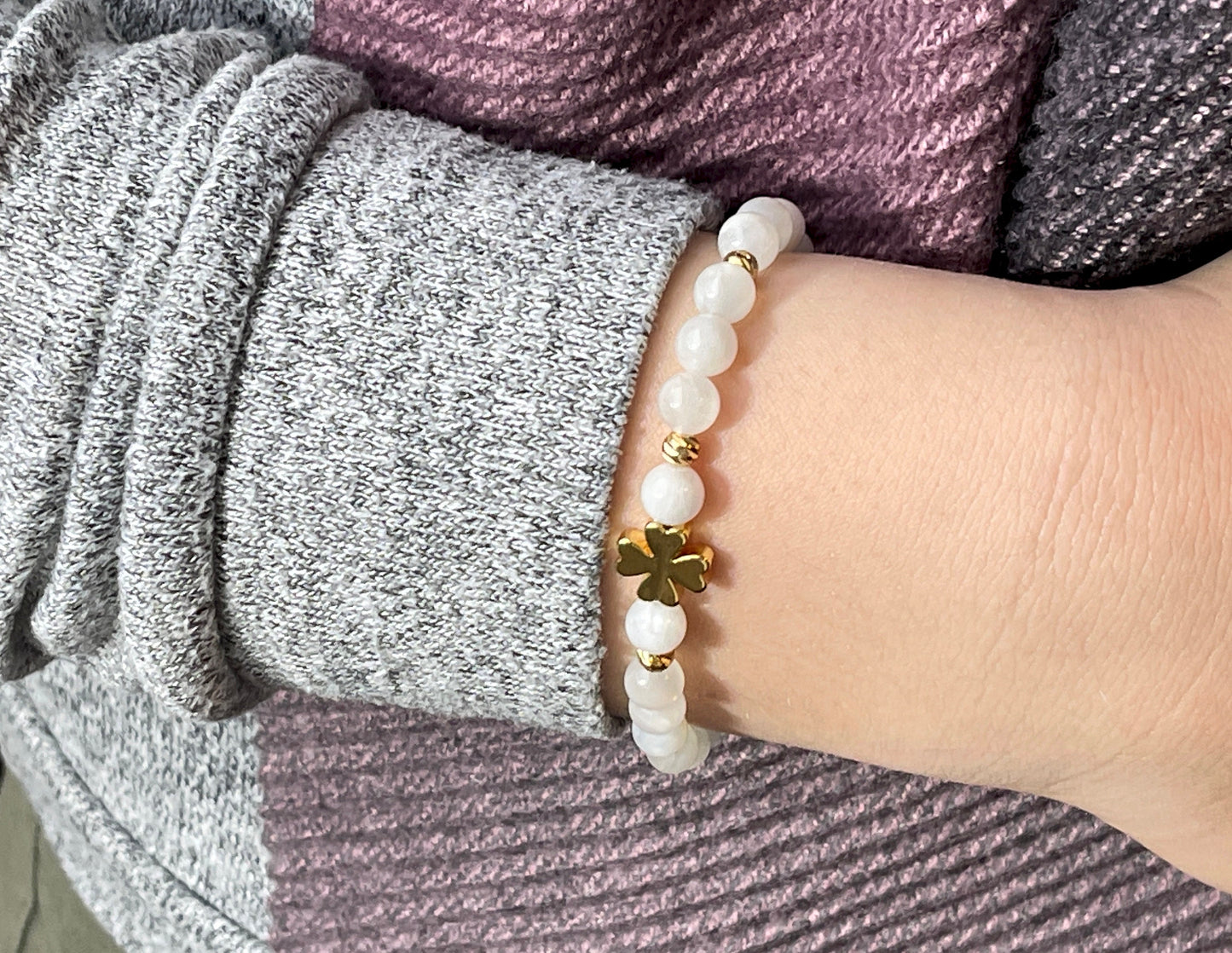 Perlenarmband Mondstein echt Kleeperle Vergoldet - Glücksarmband aus Natursteinen - Geschenk für Mama Liebe Glück - personalisierbar