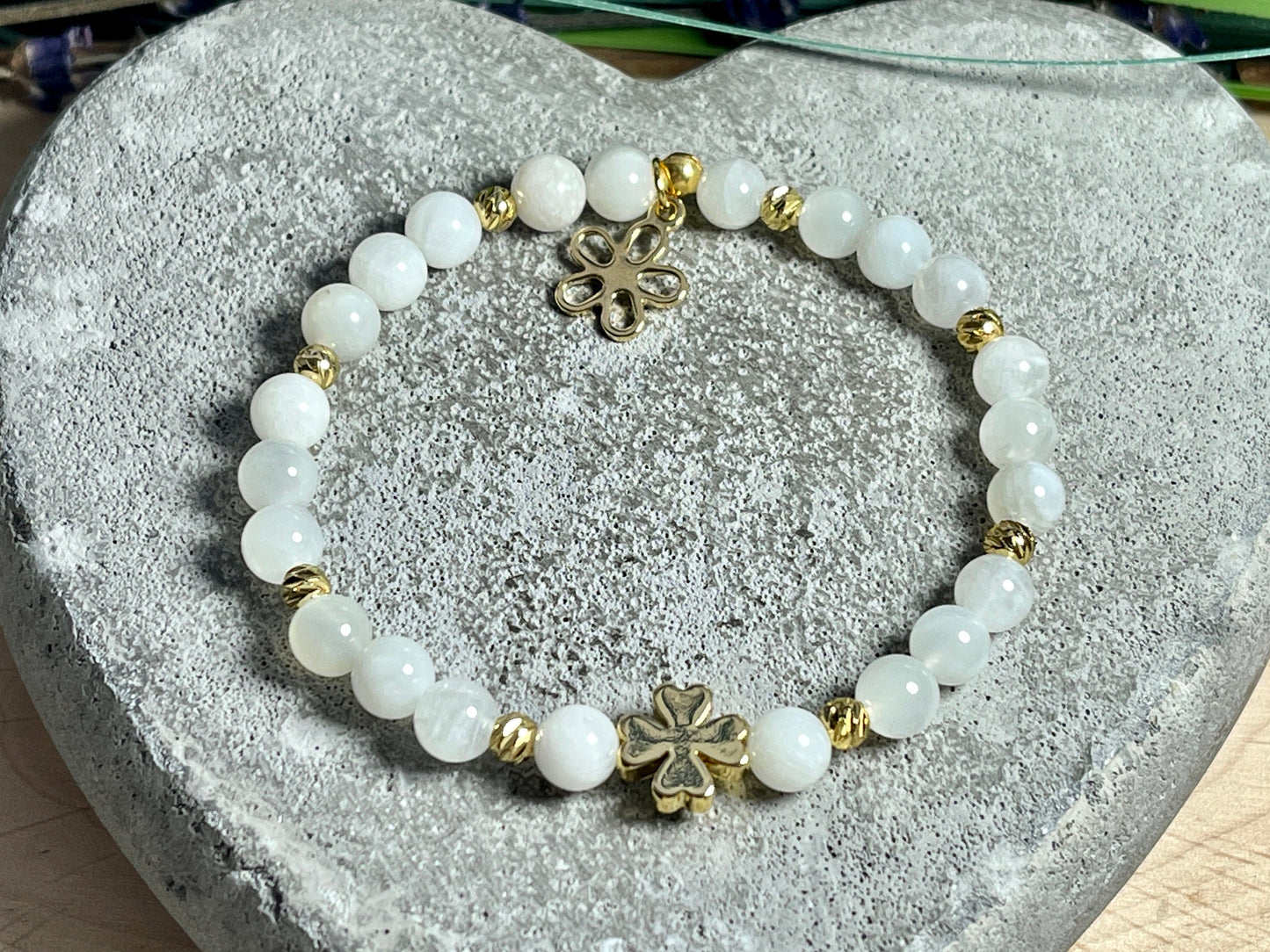 Perlenarmband Mondstein echt Kleeperle Vergoldet - Glücksarmband aus Natursteinen - Geschenk für Mama Liebe Glück - personalisierbar