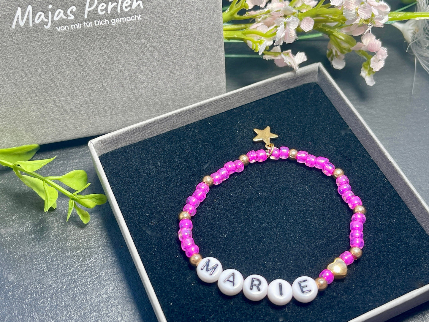 Perlenarmband mit Name Pink Gold Rocaille Edelstahl 4 mm - Armband mit Namen Geschenk Mädchen Kinderarmband - Rosa Pink Flieder Weiß