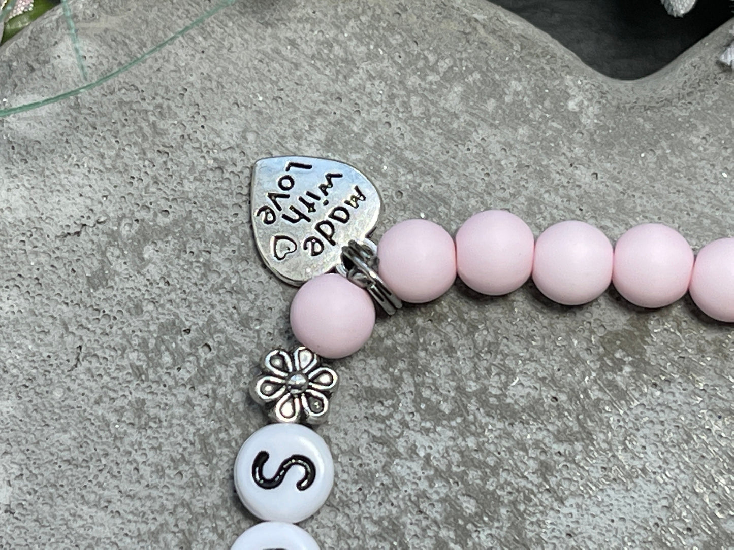 Armband Schulkind Rosa Acryl - Glücksbringer erster Schultag Geschenk Schulanfang Junge oder Mädchen für die Schultüte - personalisierbar