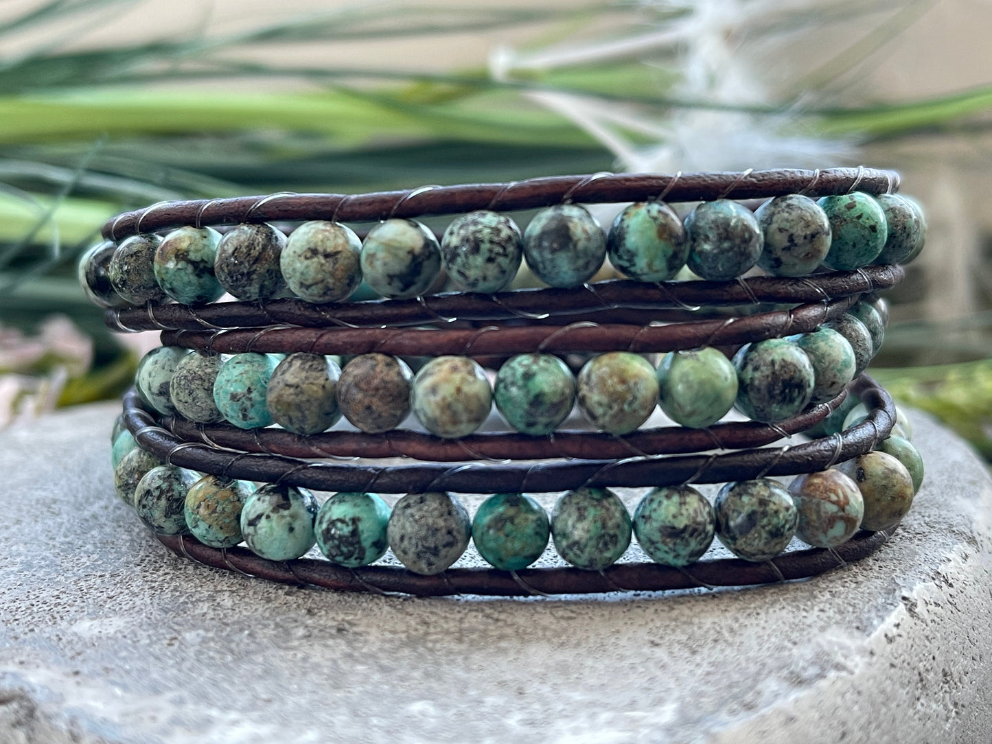 Armband gewickelt Afrikanischer Türkis und Leder - Wickelarmband - Geschenk Mama Liebe - Perlen 6 mm - Edelstein nach Wunsch