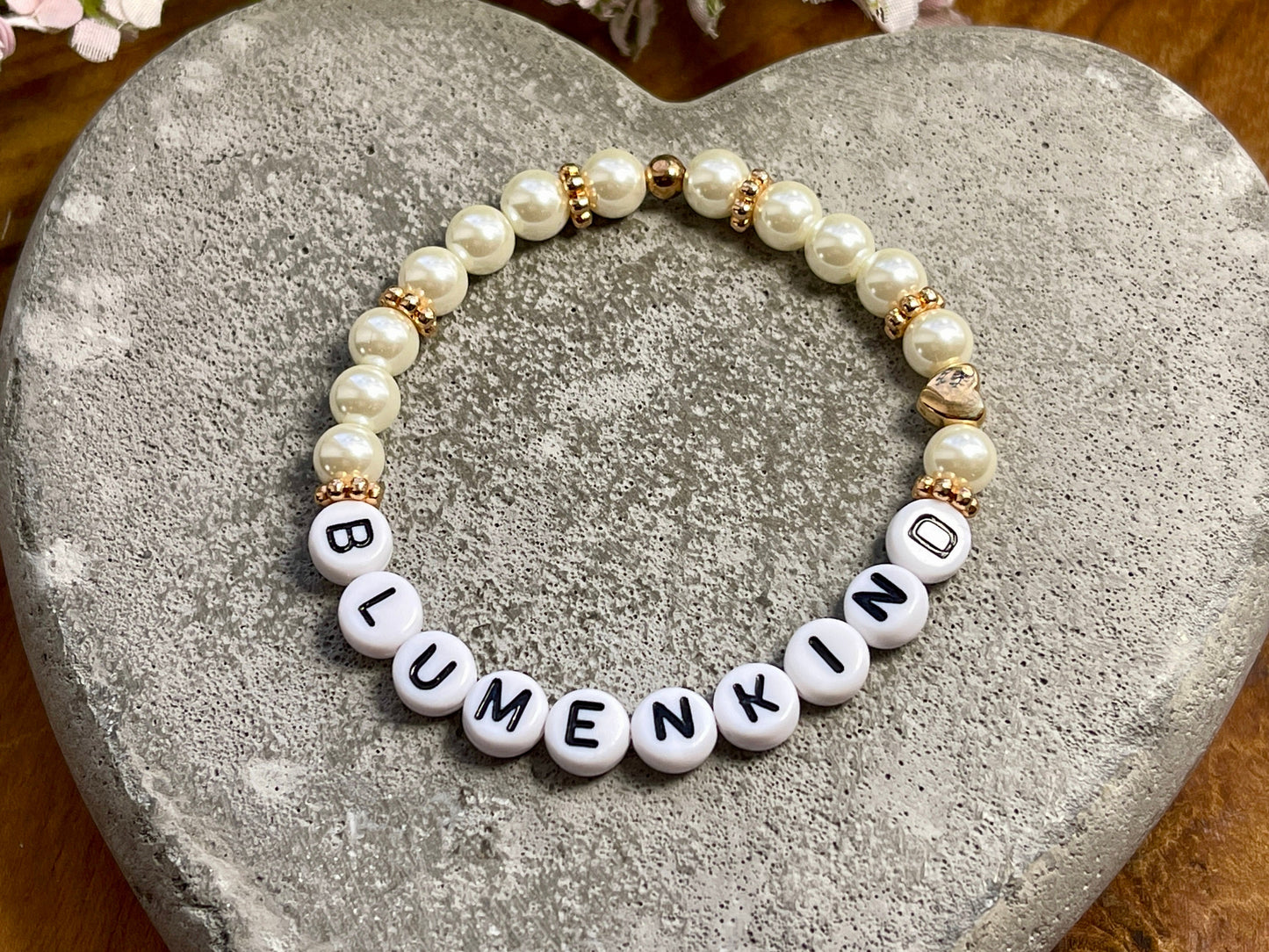 Perlenarmband Blumenkind hochwertig gewachste Glasperlen Perlmuttimitat - Geschenk Blumenmädchen Brauttochter Andenkenarmband heiraten
