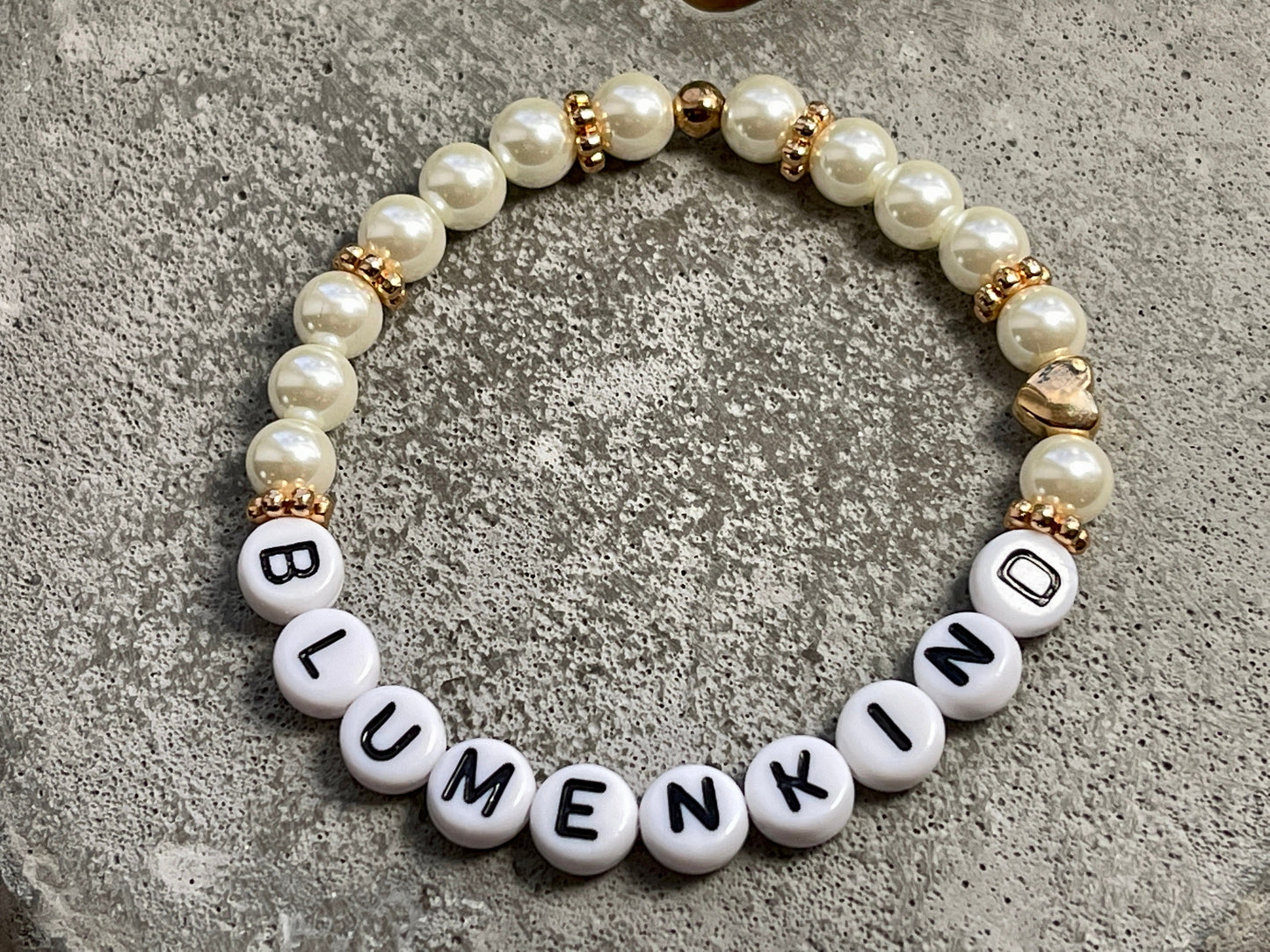 Perlenarmband Blumenkind hochwertig gewachste Glasperlen Perlmuttimitat - Geschenk Blumenmädchen Brauttochter Andenkenarmband heiraten