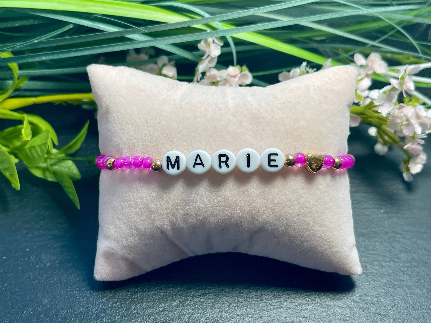 Perlenarmband mit Name Pink Gold Rocaille Edelstahl 4 mm - Armband mit Namen Geschenk Mädchen Kinderarmband - Rosa Pink Flieder Weiß