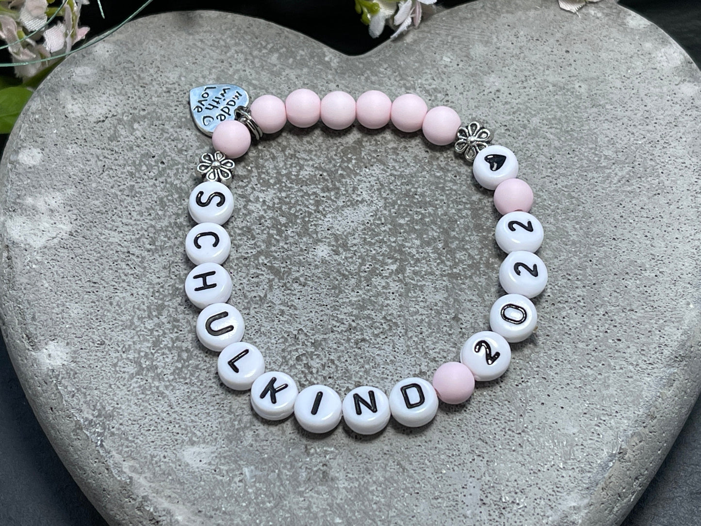 Armband Schulkind Rosa Acryl - Glücksbringer erster Schultag Geschenk Schulanfang Junge oder Mädchen für die Schultüte - personalisierbar