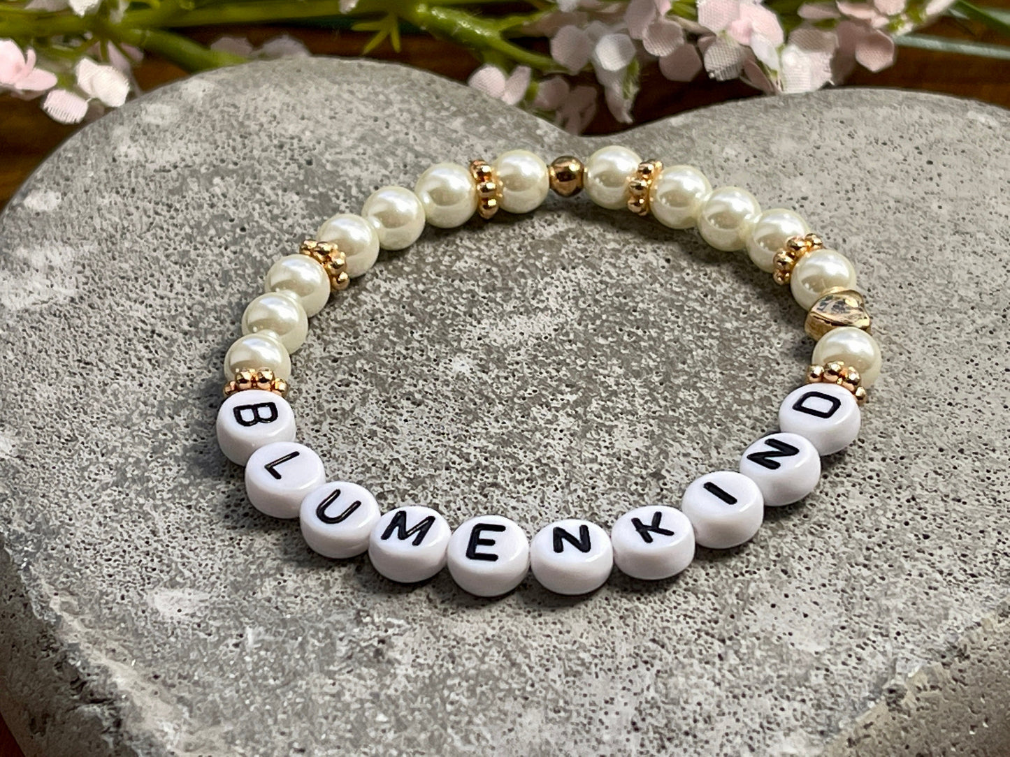Perlenarmband Blumenkind hochwertig gewachste Glasperlen Perlmuttimitat - Geschenk Blumenmädchen Brauttochter Andenkenarmband heiraten