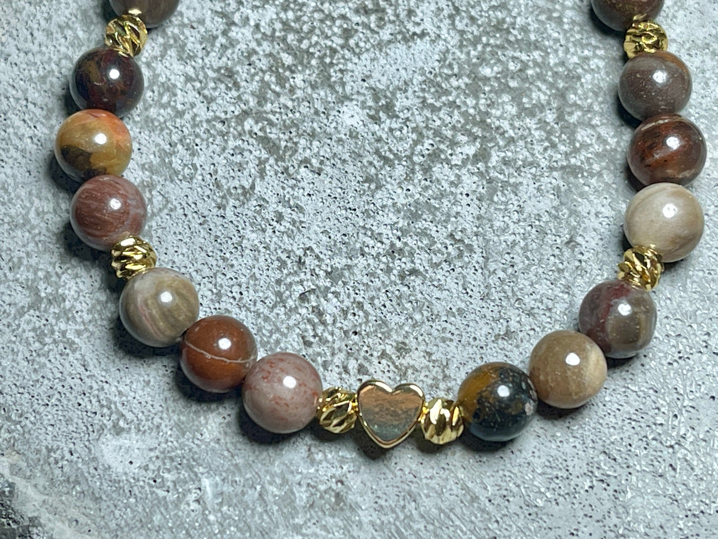 Armband Versteinertes Holz echt - Facettenperlen Vergoldet - spirituelles Armband Erdverbundenheit positive Energie - Geschenk Liebe Glück