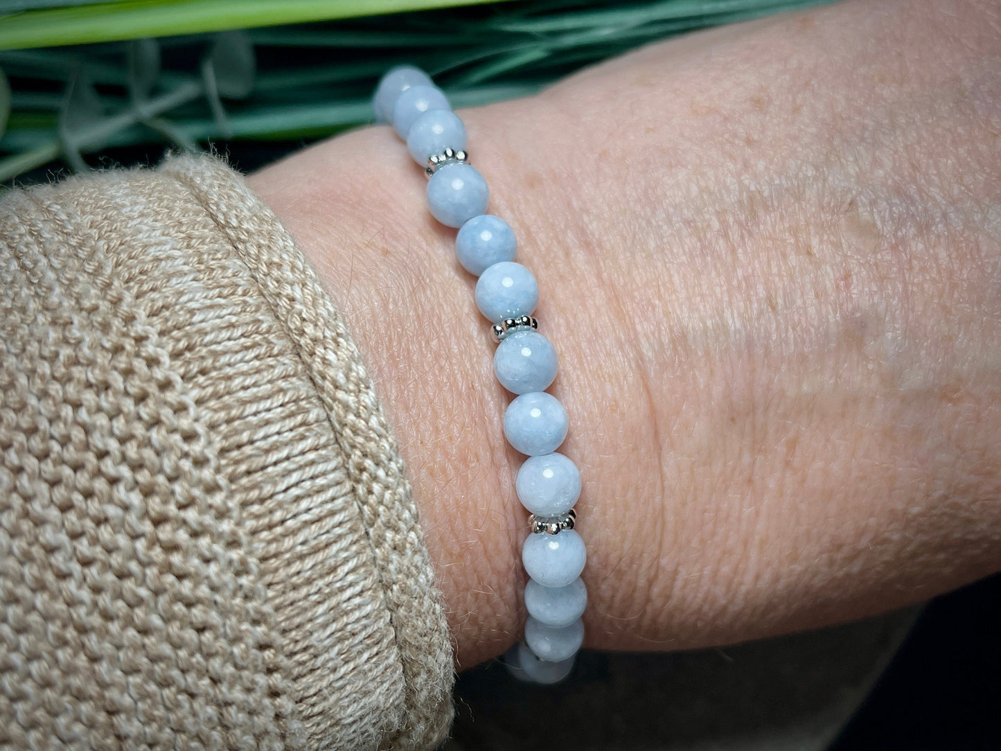 Armband Aquamarin mit Daisyperlen hochwertig Platiniert - esoterisches Armband Halschakra - Perlenarmband echte Edelsteine personalisierbar