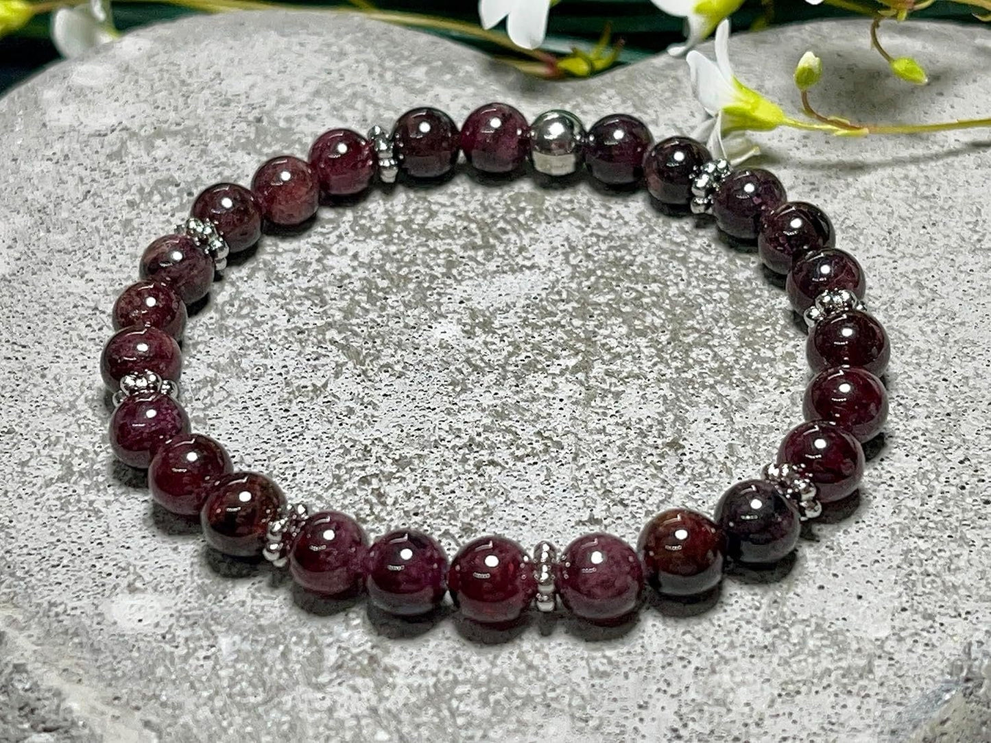 Granat Armband mit Perlen echt 6mm Daisyperlen echt Platiniert oder Vergoldet - Handmade Perlenarmband Kreativität Vertrauen Freundschaft