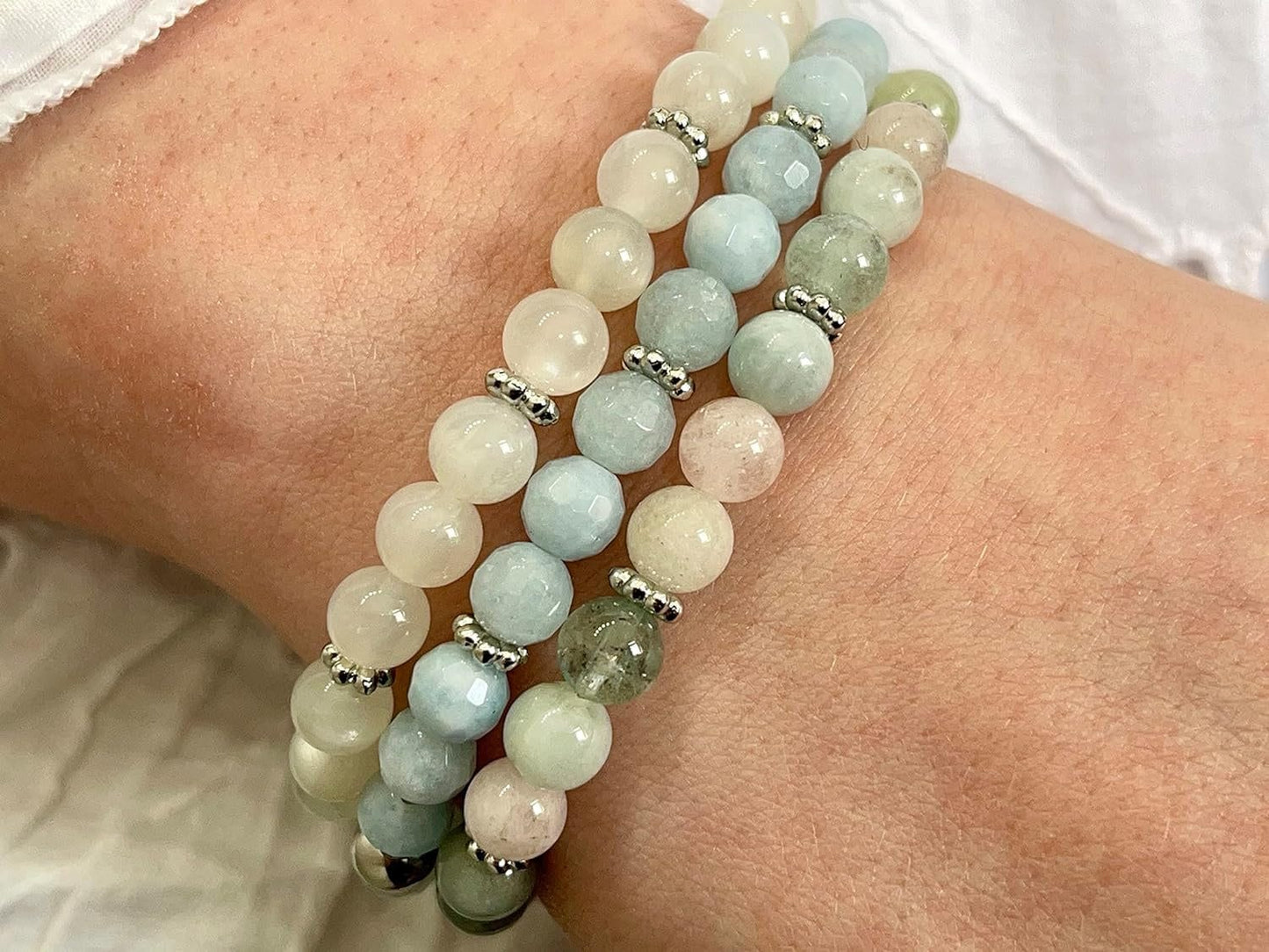 Morganit Armband mit Perlen echt 6mm Daisyperlen echt Platiniert oder Vergoldet - Handmade Perlenarmband für mentale Ruhe und Gelassenheit