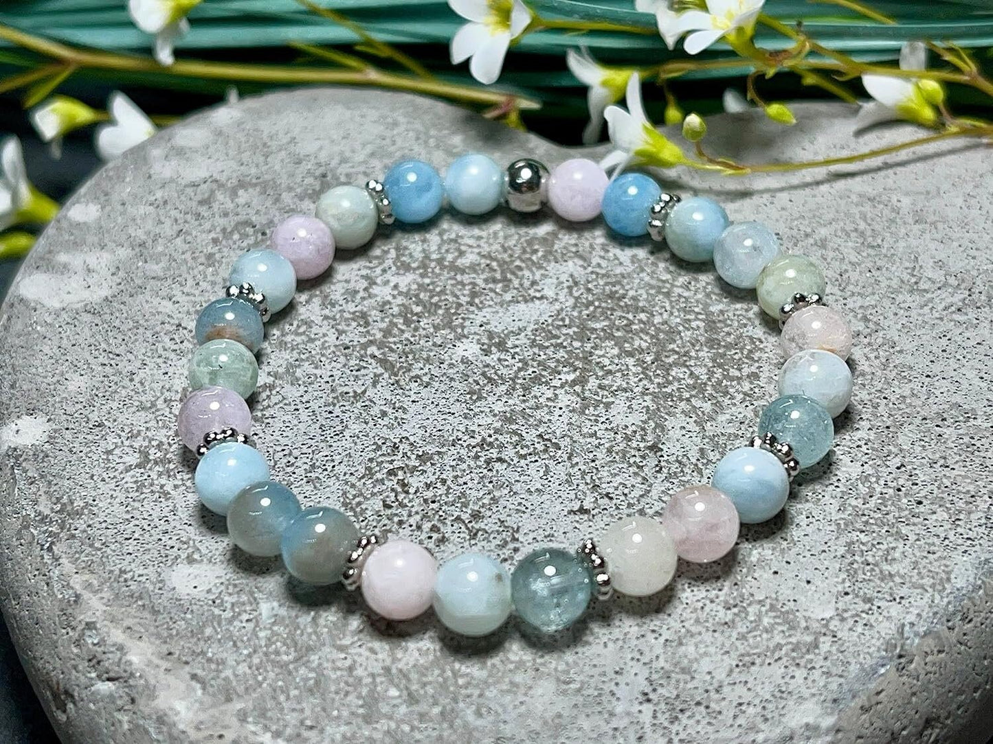 Morganit Armband mit Perlen echt 6mm Daisyperlen echt Platiniert oder Vergoldet - Handmade Perlenarmband für mentale Ruhe und Gelassenheit