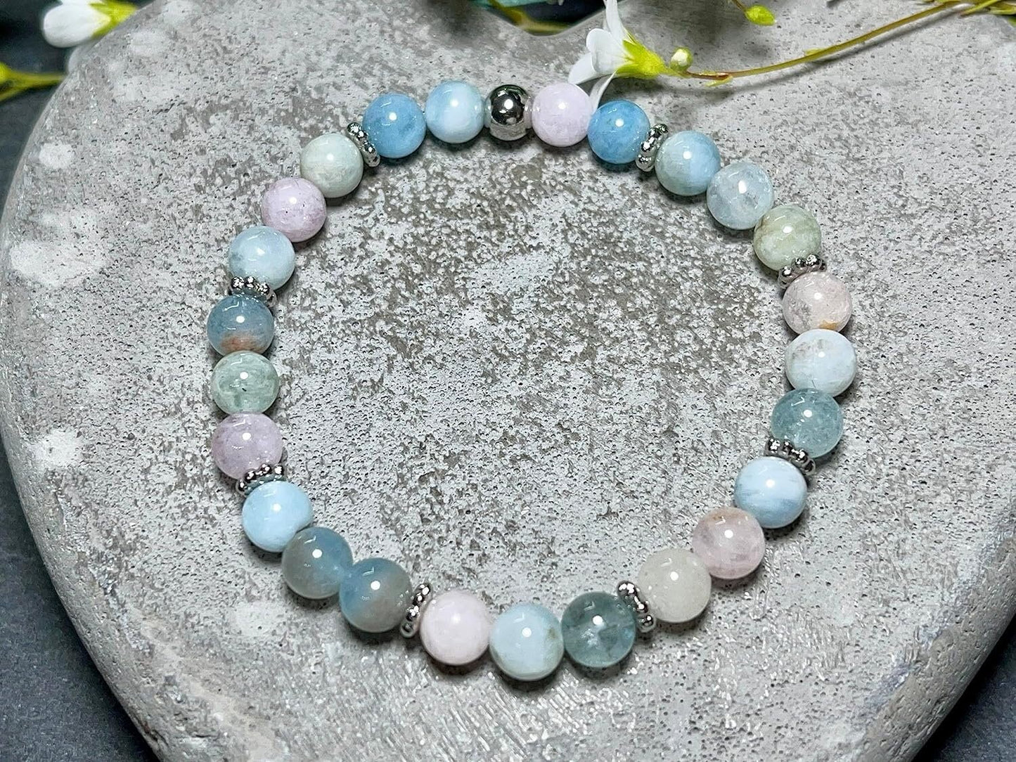 Morganit Armband mit Perlen echt 6mm Daisyperlen echt Platiniert oder Vergoldet - Handmade Perlenarmband für mentale Ruhe und Gelassenheit