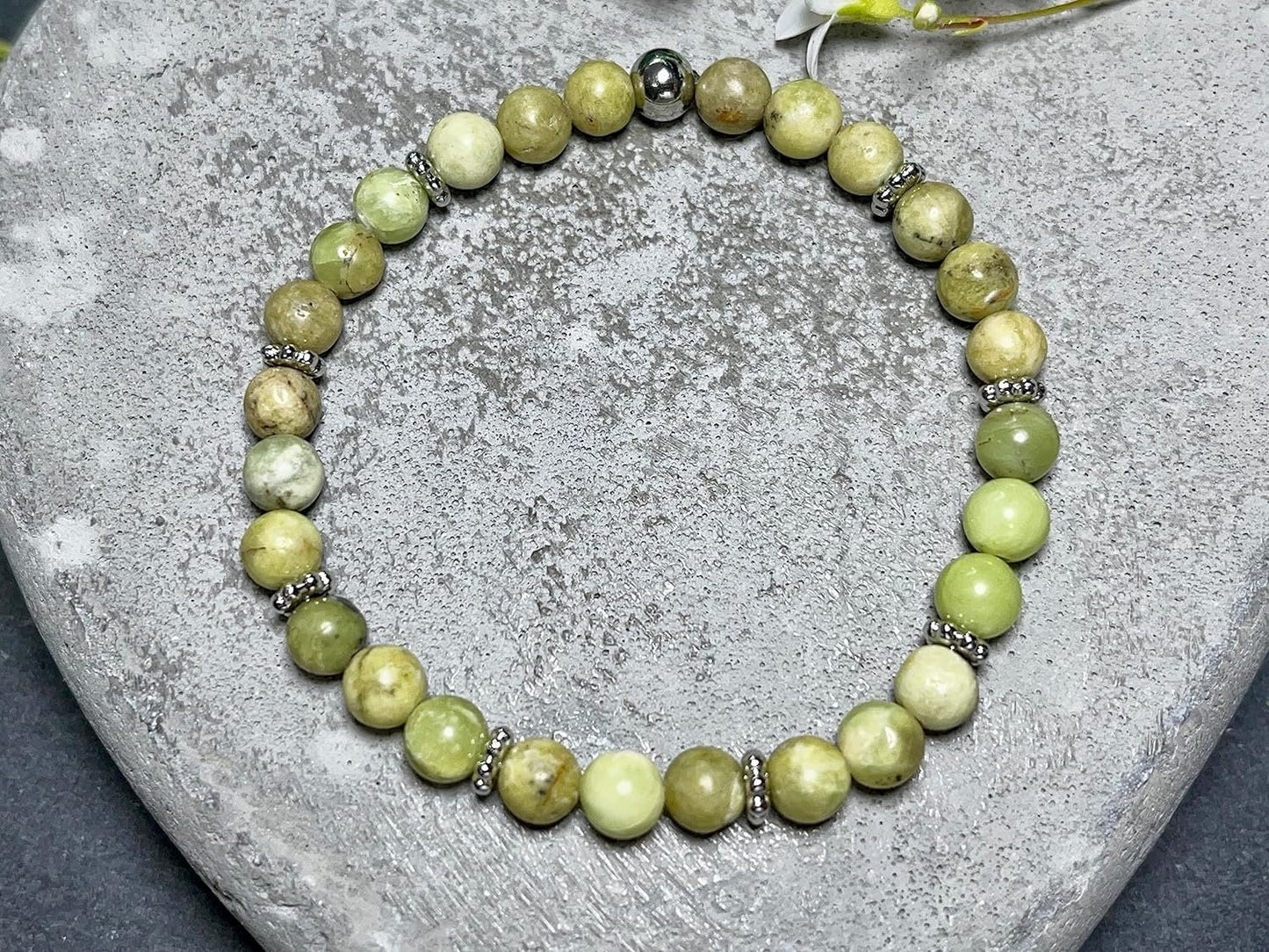 Peridot Armband mit Perlen echt 6mm Daisyperlen echt Platiniert oder Vergoldet - Handmade Perlenarmband für Freude Toleranz Gelassenheit