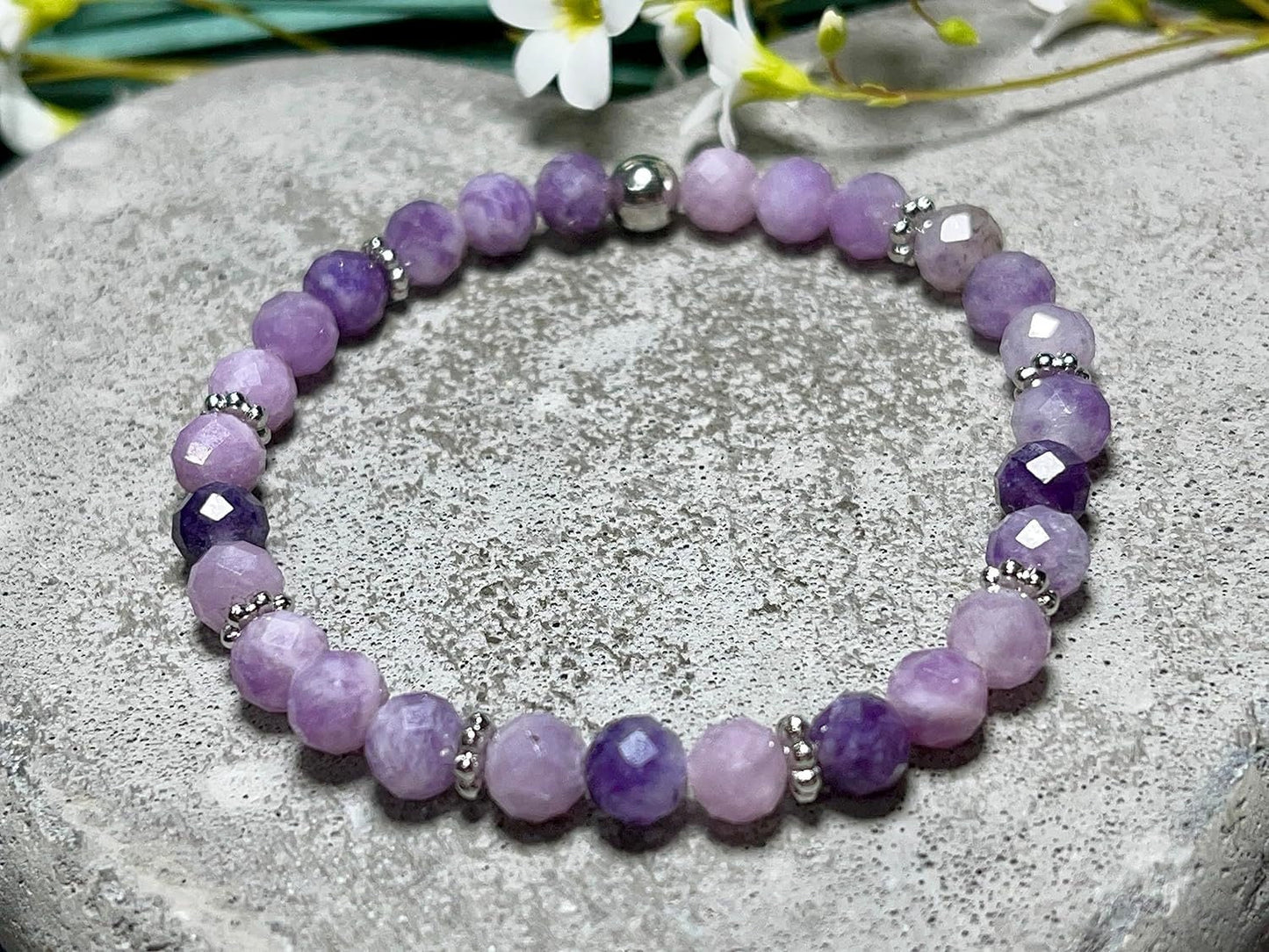 Sugilith Armband mit Perlen echt 6mm Daisyperlen echt platiniert oder vergoldet - esoterisches Armband Schutz emotionale Heilung