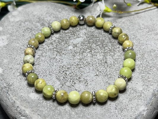 Peridot Armband mit Perlen echt 6mm Daisyperlen echt Platiniert oder Vergoldet - Handmade Perlenarmband für Freude Toleranz Gelassenheit