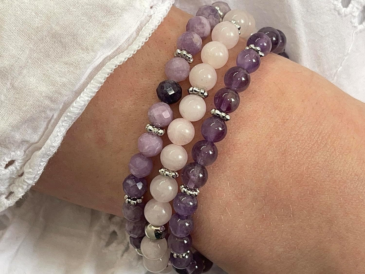 Sugilith Armband mit Perlen echt 6mm Daisyperlen echt platiniert oder vergoldet - esoterisches Armband Schutz emotionale Heilung