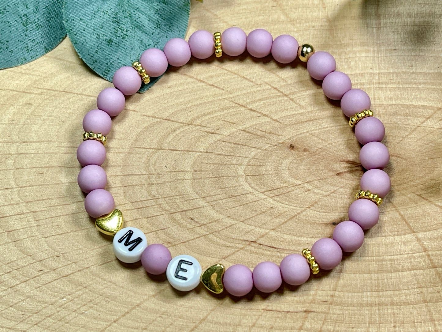 Armband mit Initialen Acryl Fliederrosa mit Gold - Geschenk Mama Freundschaft Kinderarmband personalisiert -  Wunschfarbe - viele Farben