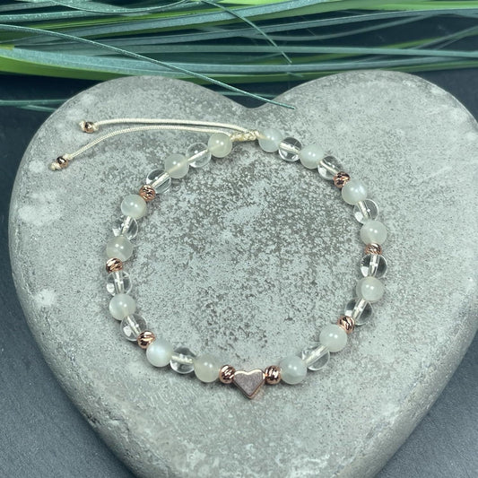 Armband Mondstein Bergkristall Makramee - Facettenperlen Roségold plated - spirituelles Perlenarmband weibliche Energie Stabilität Klarheit