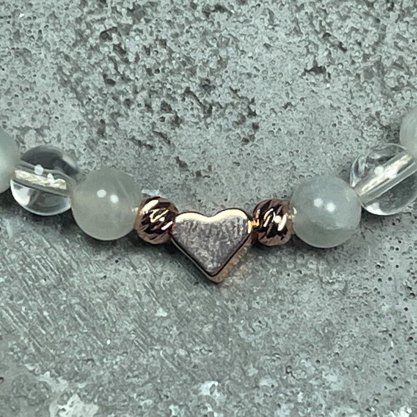 Armband Mondstein Bergkristall Makramee - Facettenperlen Roségold plated - spirituelles Perlenarmband weibliche Energie Stabilität Klarheit