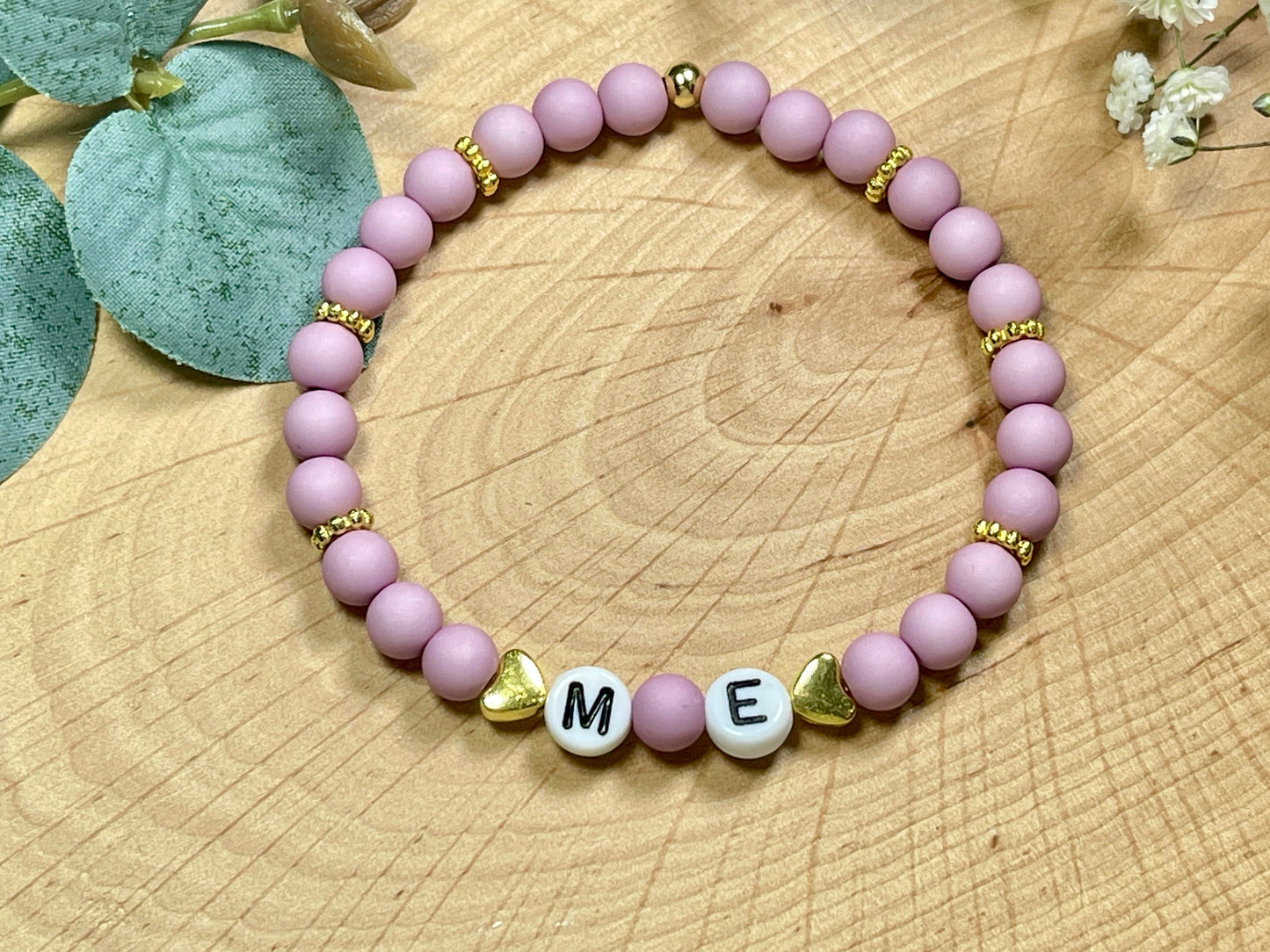 Armband mit Initialen Acryl Fliederrosa mit Gold - Geschenk Mama Freundschaft Kinderarmband personalisiert -  Wunschfarbe - viele Farben
