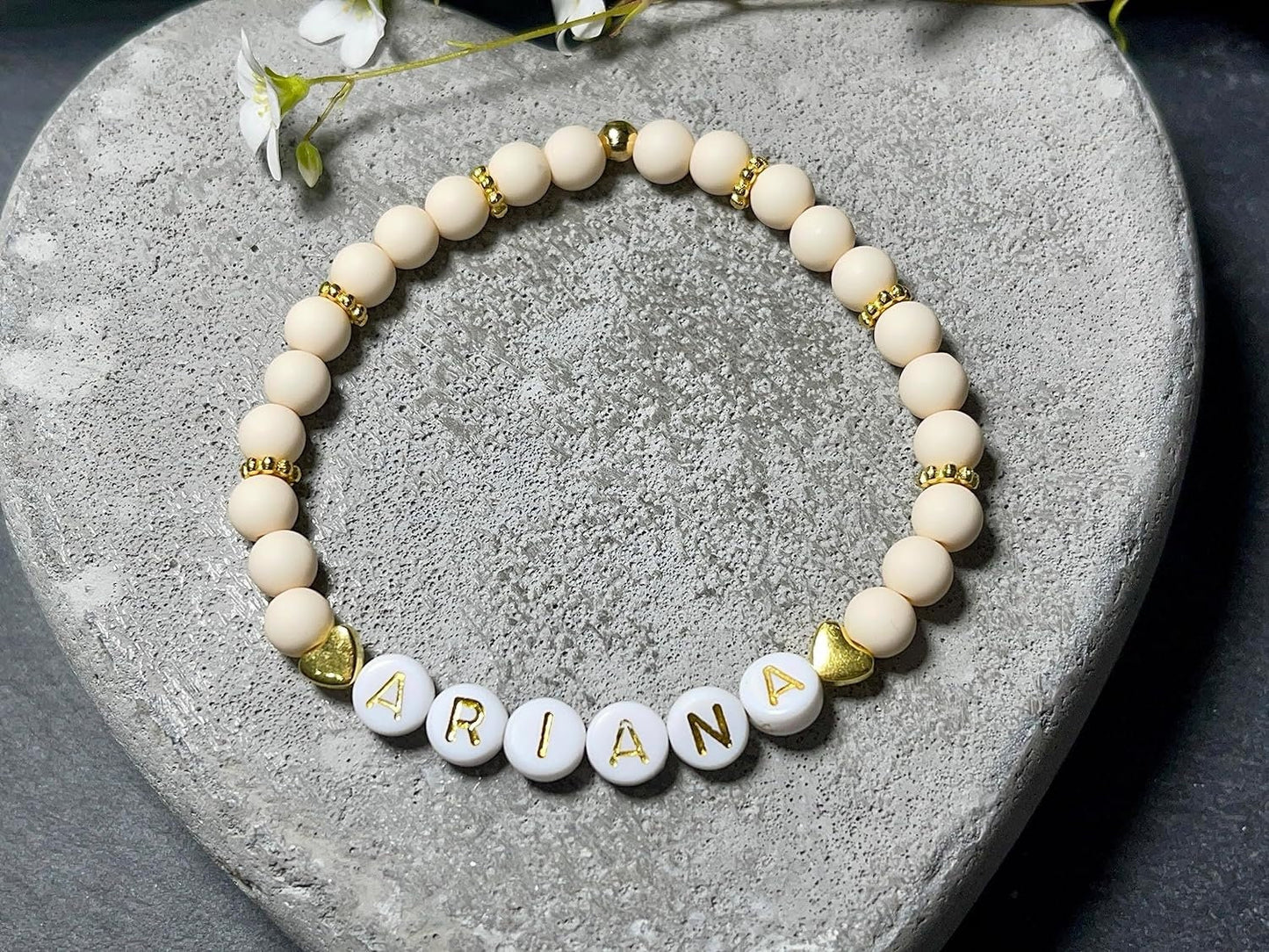 Armband mit Namen Acryl Elfenbein mit Gold - Geschenk Mama Freundschaft Kinderarmband personalisiert -  Wunschfarbe - viele Farben