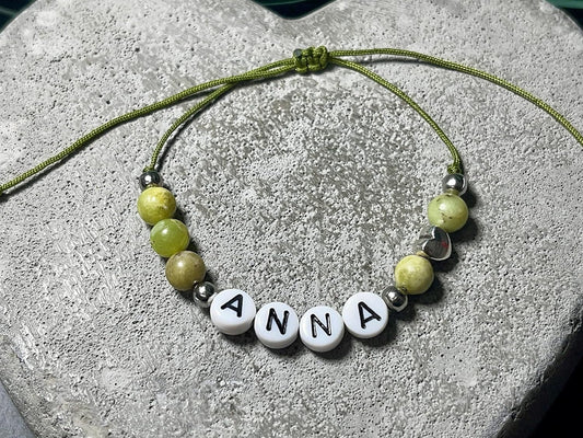 Majas Perlen Armband mit Namen Peridot Herz DQ - alle Größen einstellbar XS bis XXL - echte Edelsteine und Edelstahl - Unisex