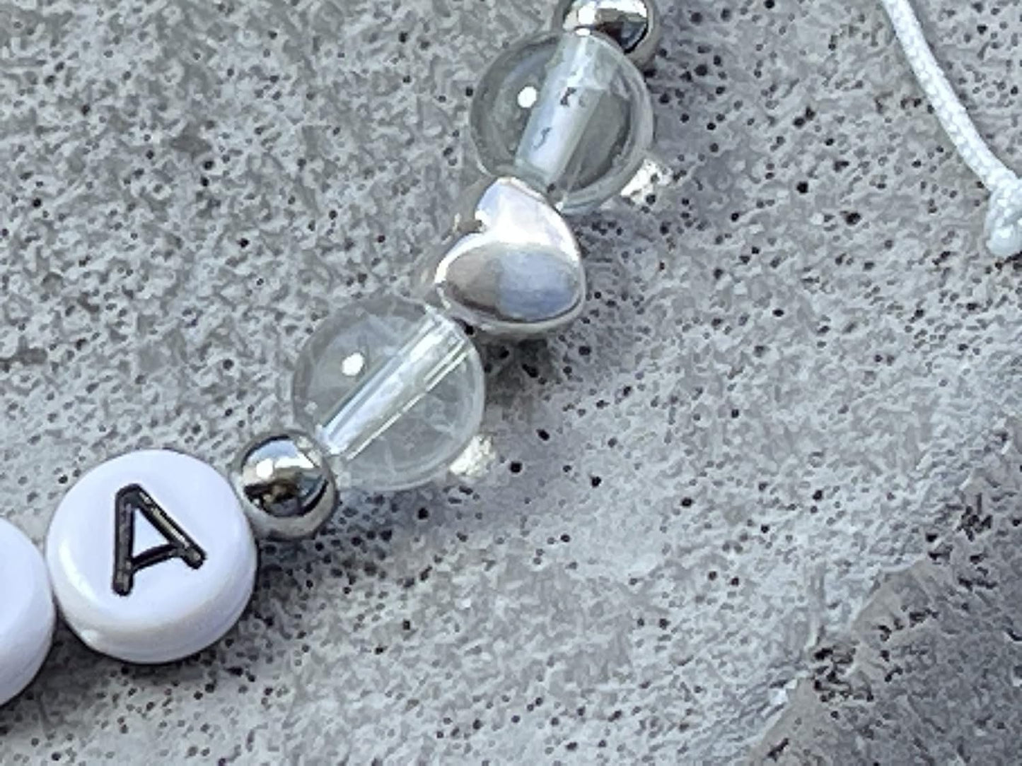 Majas Perlen Armband mit Namen Bergkristall Herz DQ - alle Größen einstellbar XS bis XXL - echte Edelsteine und Edelstahl - Unisex