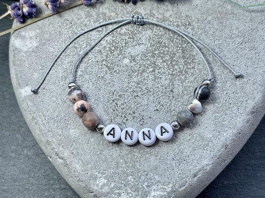 Majas Perlen Armband mit Namen Zebra Jaspis Herz DQ - alle Größen einstellbar XS bis XXL - echte Edelsteine und Edelstahl - Unisex