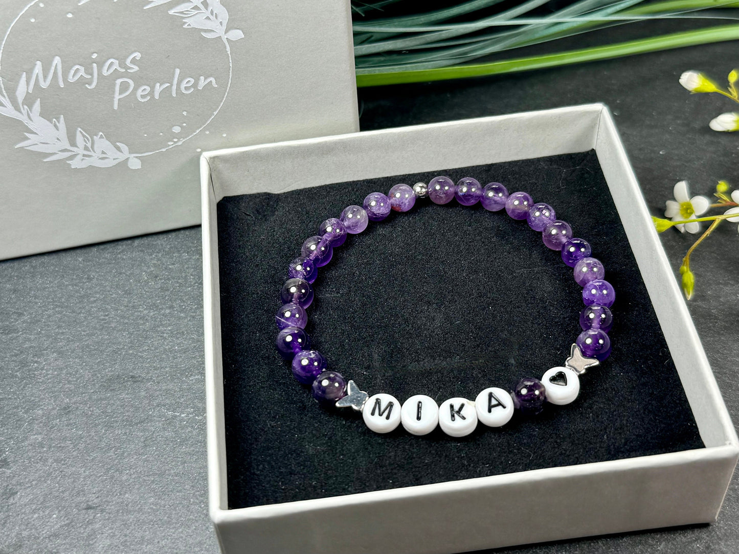 Namensarmband Amethyst echte Naturperlen Schmetterlinge platiniert - Namensarmband Geschenk Mama Geburt Lieblingsmensch - anpassbar