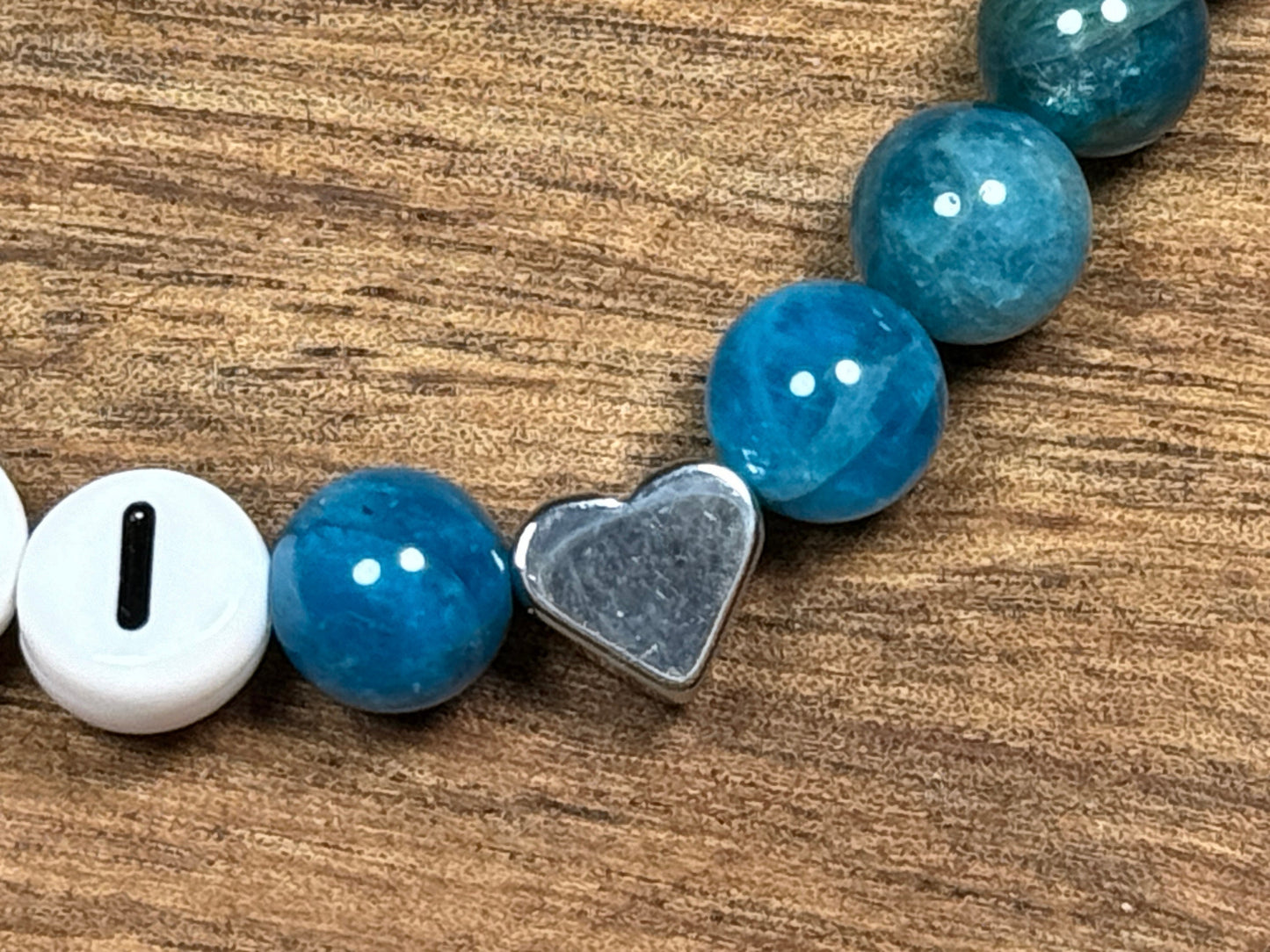 Armband Apatit mit Namen echte Naturperlen Herz platiniert - Namensarmband Geschenk Mama Geburt Freundin Lieblingsmensch - personalisierbar