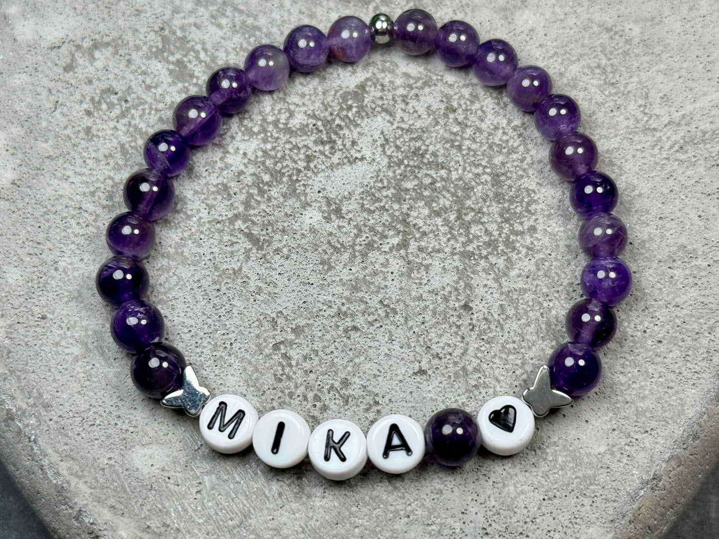 Namensarmband Amethyst echte Naturperlen Schmetterlinge platiniert - Namensarmband Geschenk Mama Geburt Lieblingsmensch - anpassbar